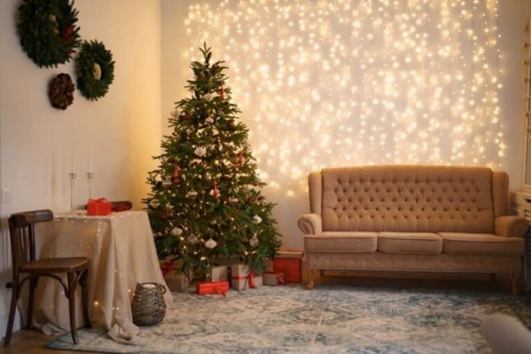 Prepare Your Home for the Holidays: Tips on Setting up a Gorgeous, Lasting Christmas Tree