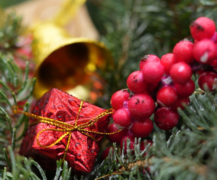 A Guide to Choosing the Perfect Artificial Christmas Tree for Your Home